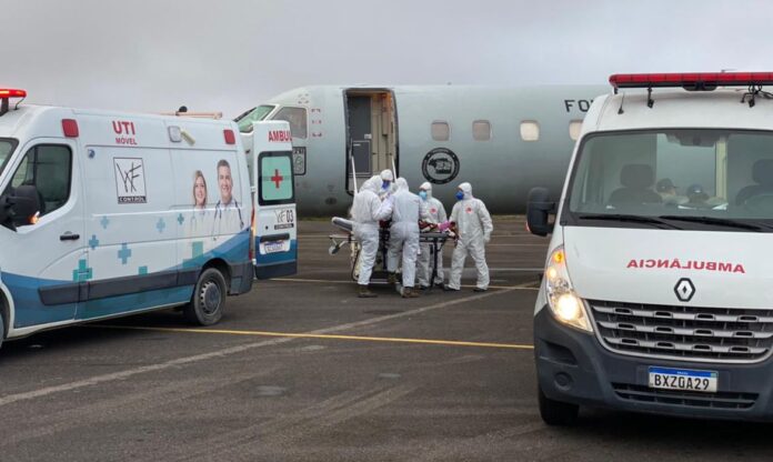  COVID-19 – Em Manaus, familiares buscam cilindros de oxigênio para salvar pacientes