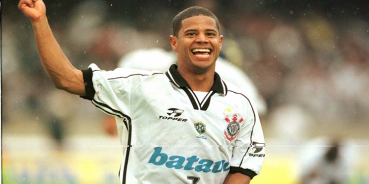  Há 27 anos, Marcelinho Carioca estreava pelo Corinthians