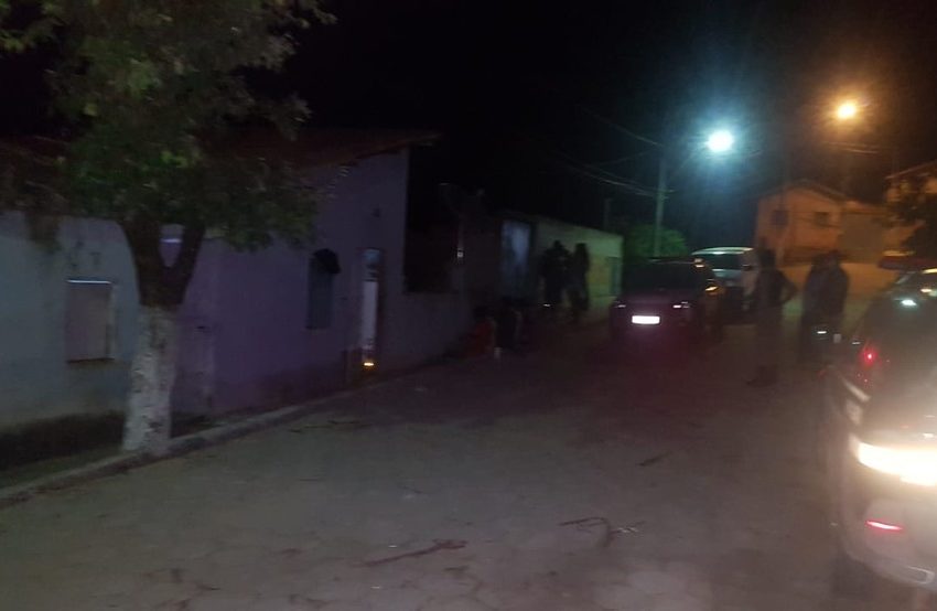  Criminosos encapuzados invadem casa e matam jovem com 12 tiros em Nanuque