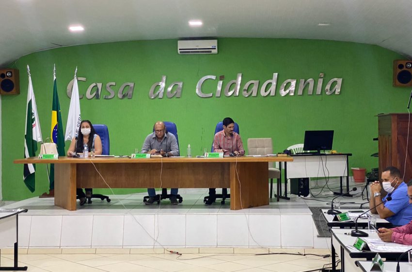  REUNIÃO ORDINÁRIA DA CÂMARA MUNICIPAL DE NANUQUE DESTA SEGUNDA-FEIRA 13-12