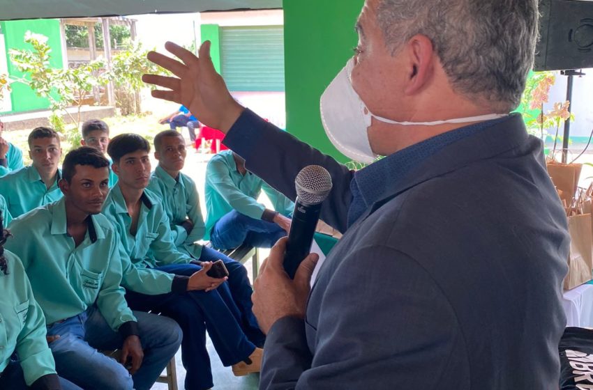  DEPUTADO DR. JEAN FREIRE PARTICIPA DE FORMATURA DA PRIMEIRA TURMA DA EFASA DE SERRA DOS AIMORÉS