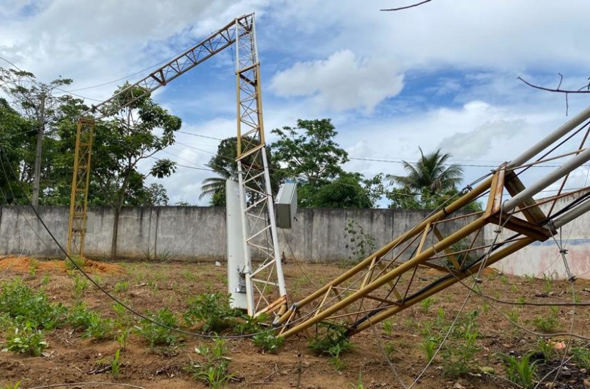  Prefeitura de Mucuri reconstrói torre de comunicação após ter sido derrubada por temporal em Taquarinha