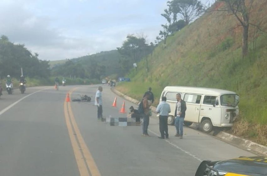  Acidente entre moto e kombi deixa um morto e dois feridos na BR-116, em Santa Rita de Minas