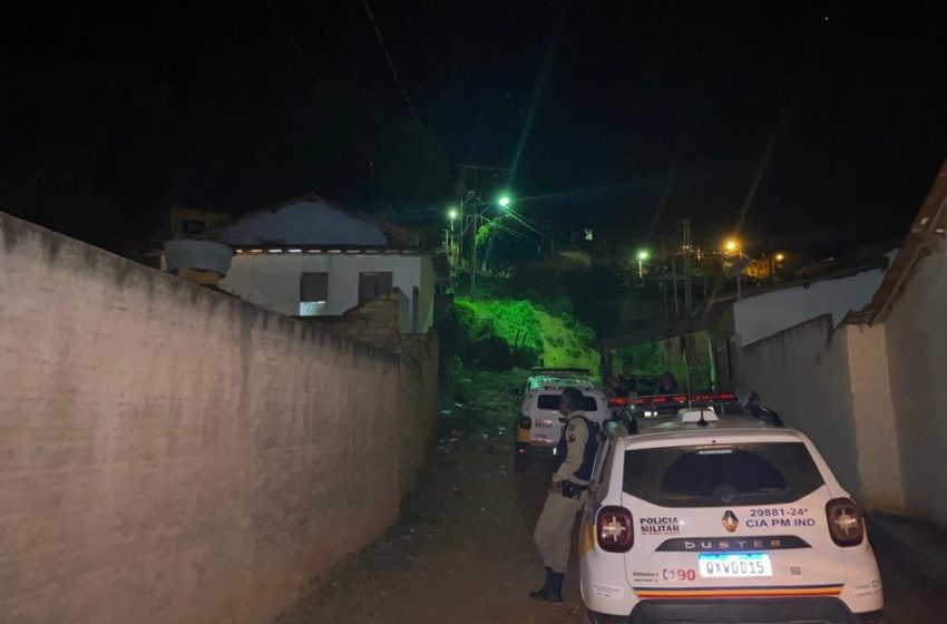  Homem é assassinado a tiros dentro de casa em Águas Formosas