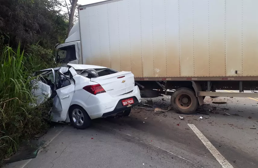  Motorista morre em acidente com caminhão na BR-116, em Teófilo Otoni