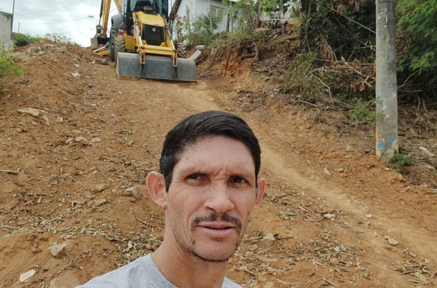  COMPROMISSO ASSUMIDO E CUMPRIDO: VEREADOR GEÚ COMEMORA INÍCIO DE OBRA JÁ HÁ MUITO TEMPO ESPERADA PELA COMUNIDADE