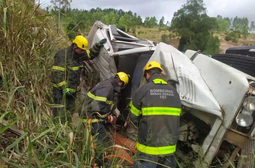  BR-116: motorista morre depois que caminhão sai da pista em Catuji