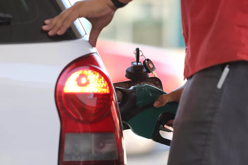  Petrobras reduz preço da gasolina pela primeira vez no ano a partir de quarta-feira