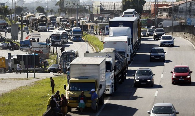  Auxílio a caminhoneiros será pago por meio poupança social digital; veja regulamentação