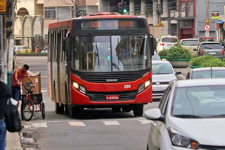  Micro-ônibus sem cobrador gera protesto