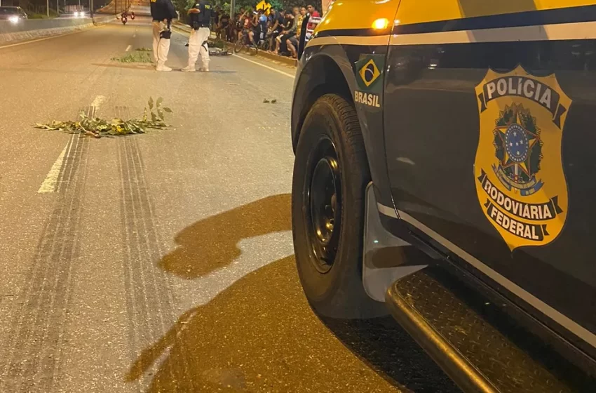  Adolescente de bicicleta tenta ‘pegar carona’ em caminhão e morre atropelado