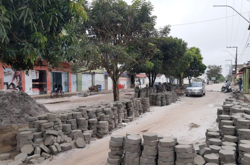  Prefeitura Municipal inicia obras de pavimentação da Avenida Rio Mucuri no bairro Triângulo Leal em Itabatã