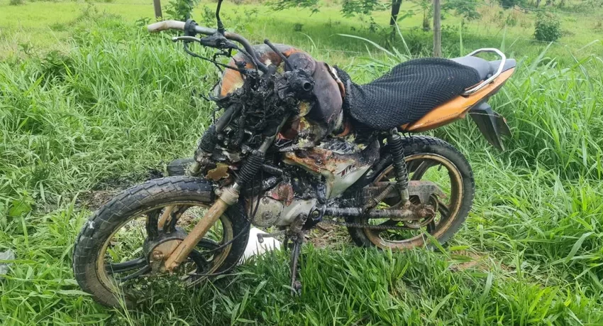  Dois irmãos morrem após acidente entre motocicleta e caminhão na MG-409, em Teófilo Otoni