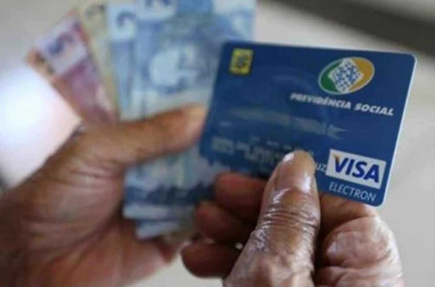  Aposentado do INSS deve se surpreender com depósito salarial desta segunda-feira   Fonte FDR: https://fdr.com.br/2023/04/23/aposentado-do-inss-deve-se-surpreender-com-deposito-salarial-desta-segunda-feira/