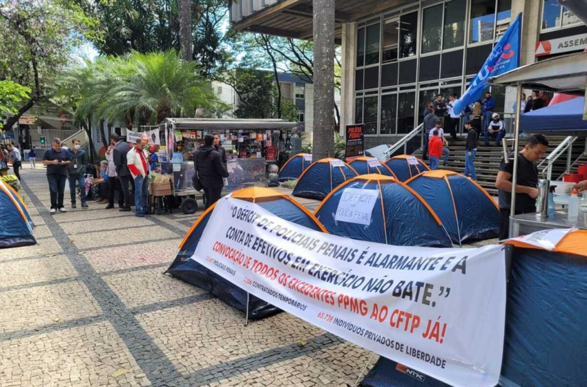  Excedentes do concurso da Polícia Penal acampam em protesto na porta da ALMG