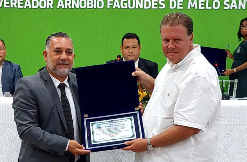  “ROBERTO PAIVA DE MENEZES RECEBE TÍTULO DE CIDADÃO HONORÁRIO: UM HOMEM DE FÉ E DEDICAÇÃO AO AGRONEGÓCIO E AO EMPREENDEDORISMO EM NANUQUE”