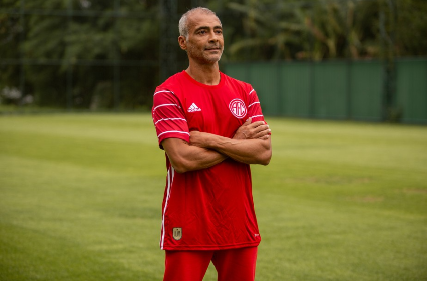  ‘Tomara que ele passe a bola para mim, para eu continuar sendo artilheiro’, diz Romário sobre jogar com o filho