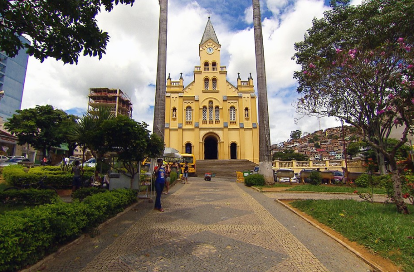  Justiça determina multa diária de R$ 500 para cinco famílias mineiras caso filhos em ensino domiciliar não sejam matriculados em escola