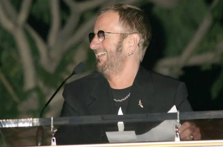  Ringo Starr, aos 86 anos, diz: “Eu me preparo todos os dias, treino com um profissional três vezes na semana e nos outros dias continuo me movimentando”